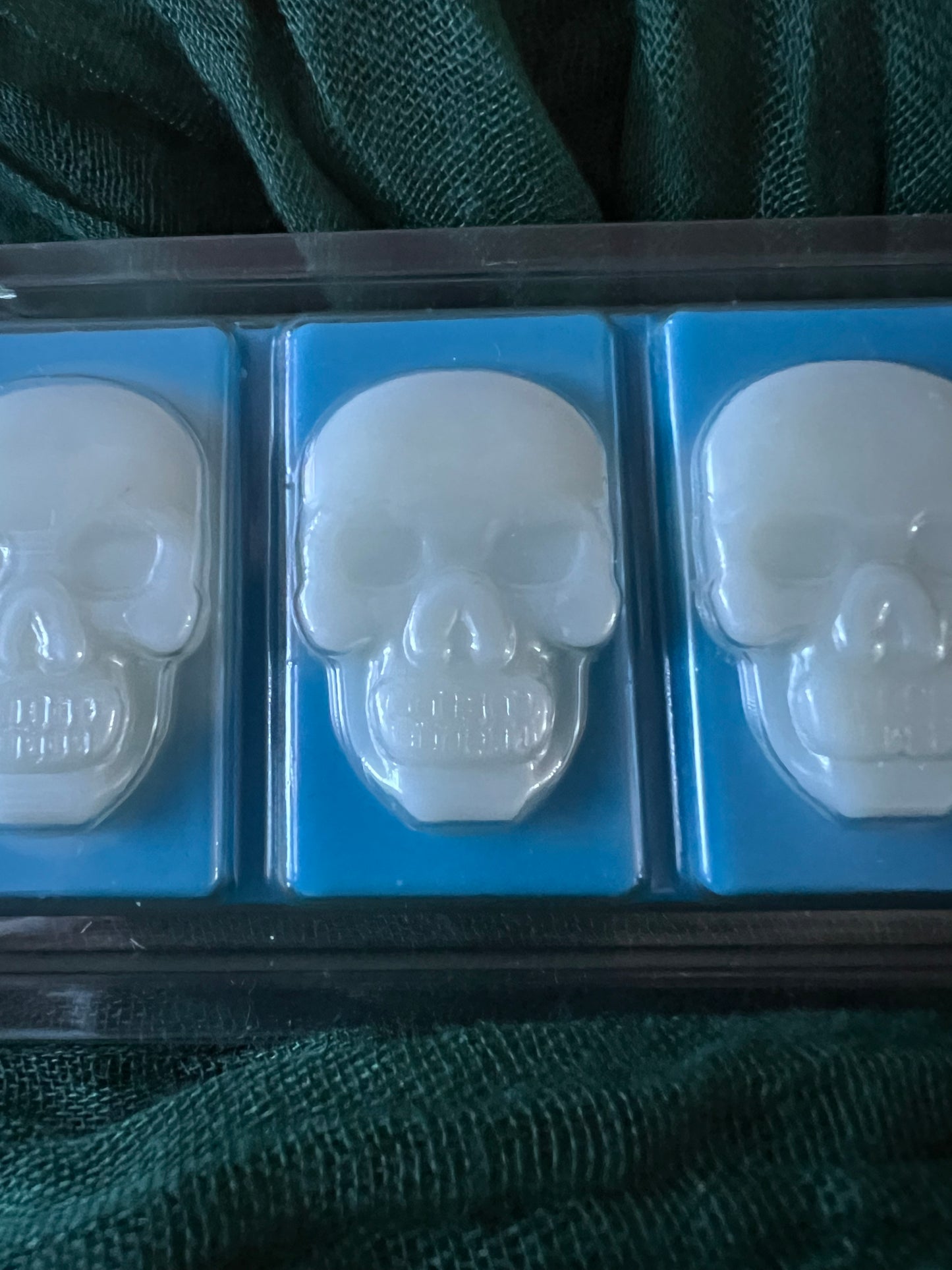 Skull Snap Bar